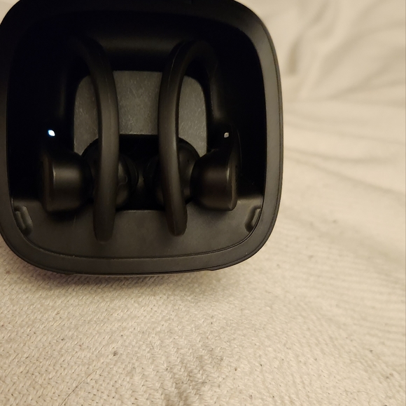 NIB Wrap around the ear Bluetooth Earbuds/Earphones - Picture 8 of 13